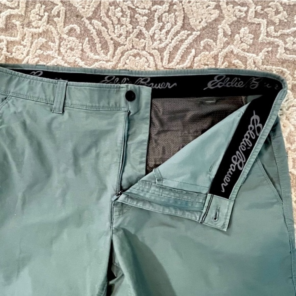 Eddie Bauer Men’s Voyager Flex 10” Chino Shorts - Picture 8 of 12